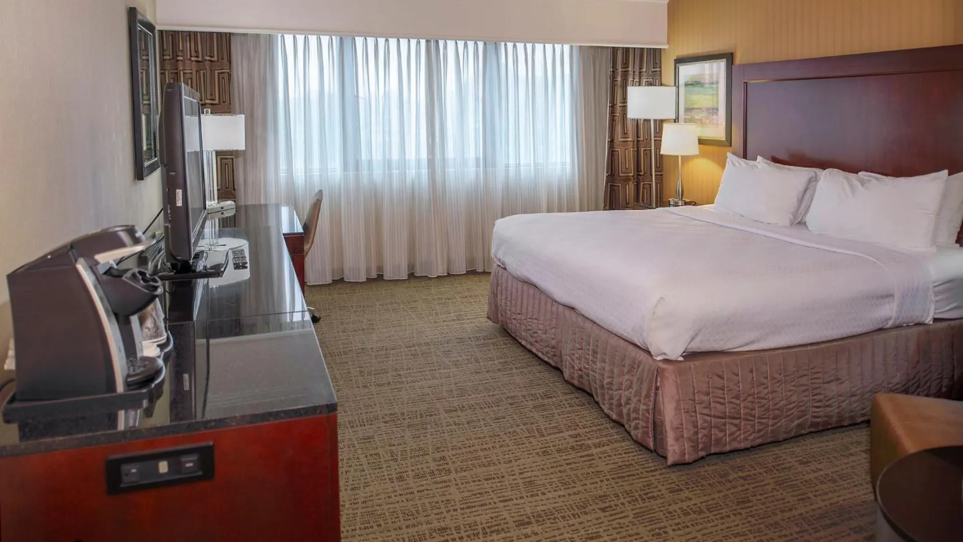 Crowne Plaza Hotel St. Louis Airport By Ihg Bridgeton