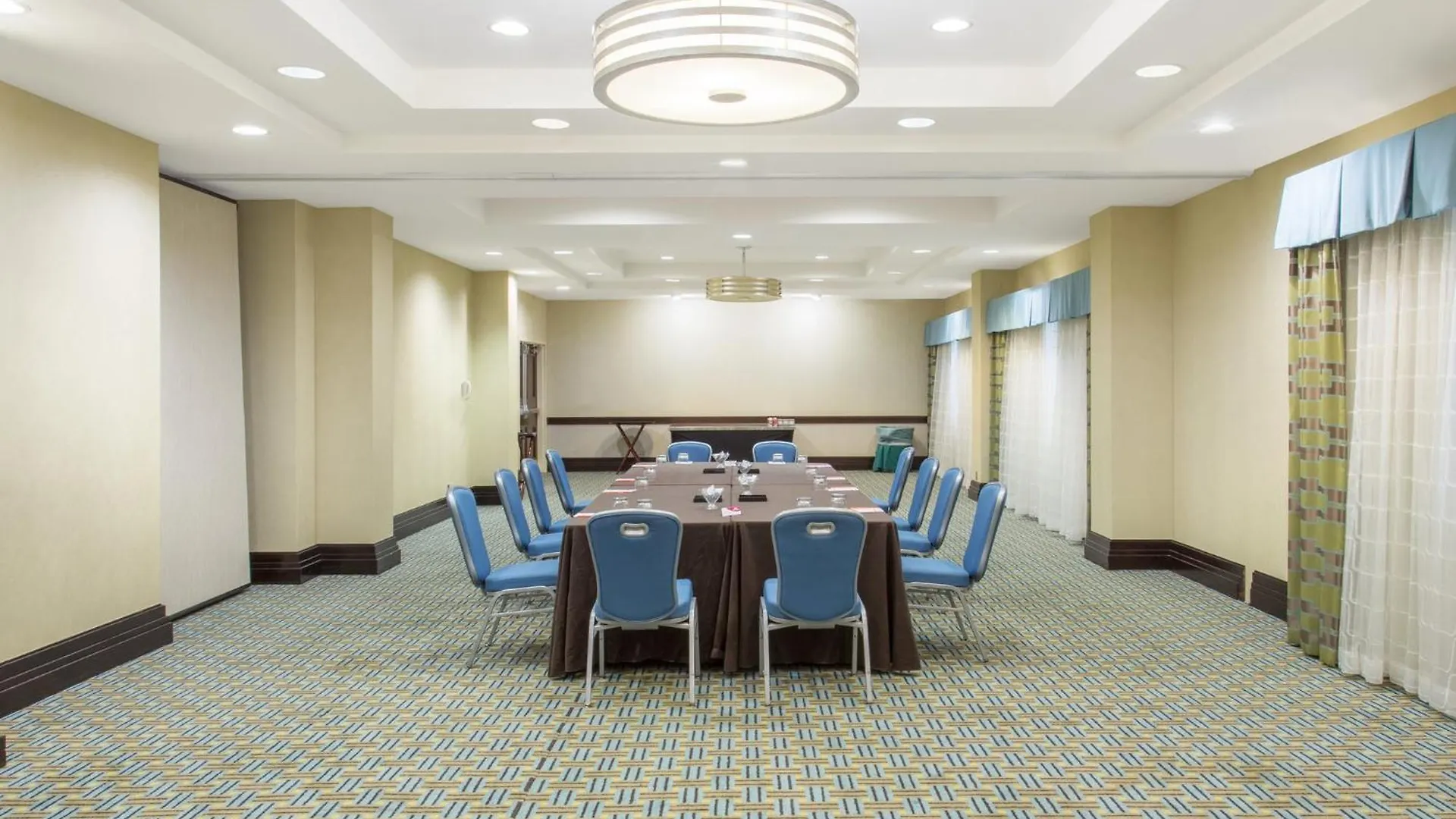 Crowne Plaza Hotel St. Louis Airport By Ihg Bridgeton