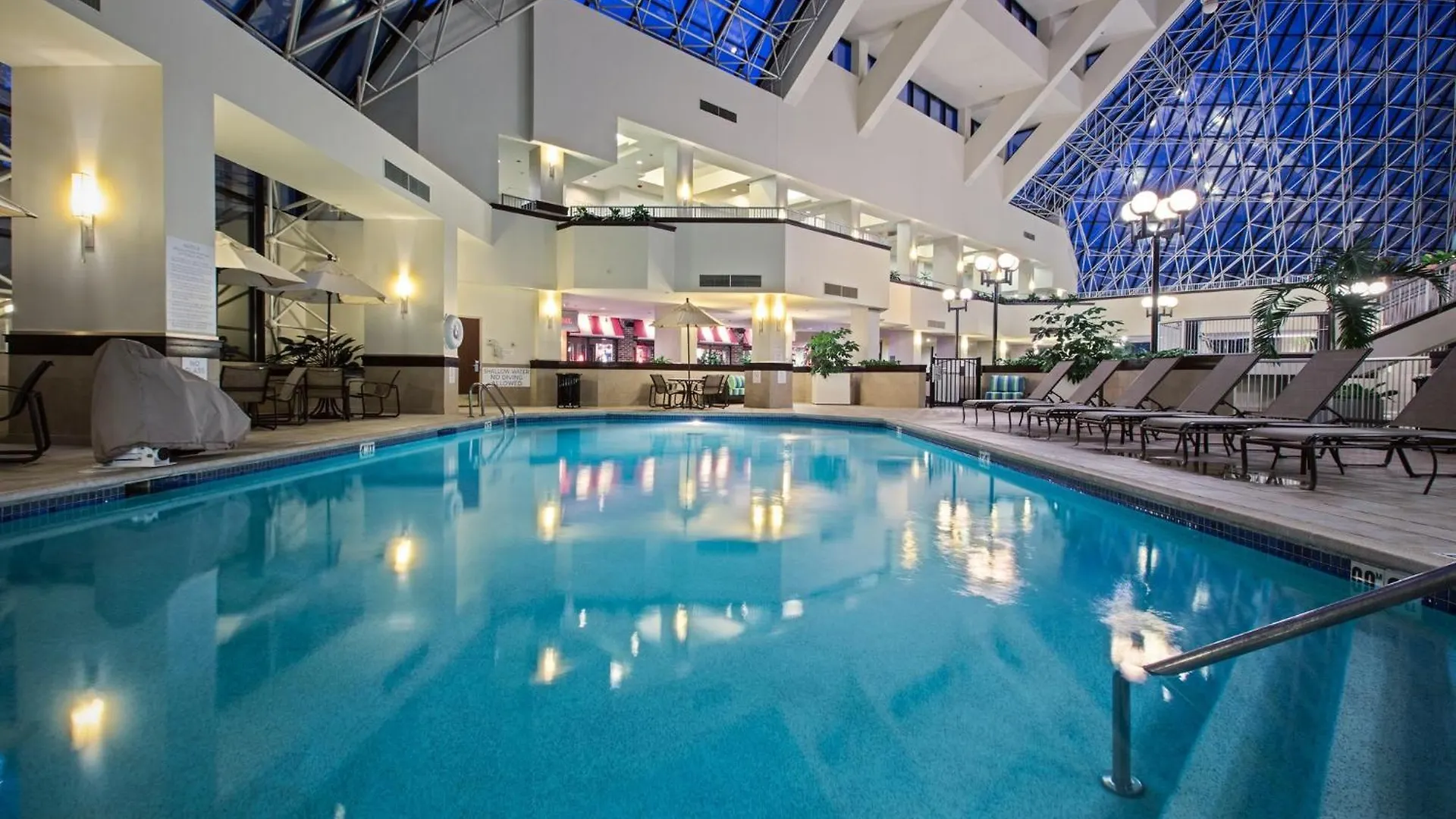Crowne Plaza Hotel St. Louis Airport By Ihg Bridgeton 4*,